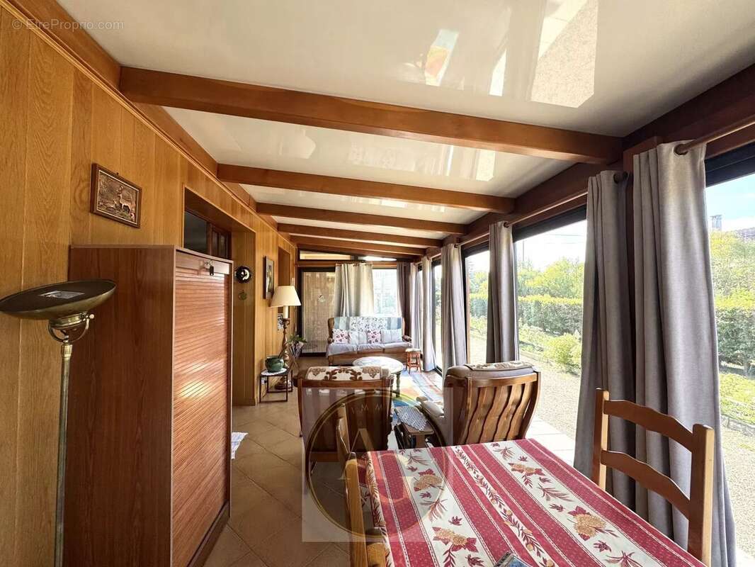 Maison à VILLENEUVE-LA-COMPTAL