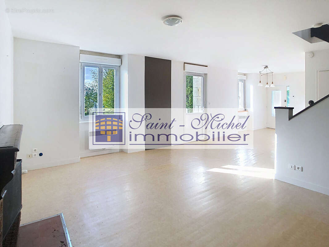 Maison à SAINT-THURIEN