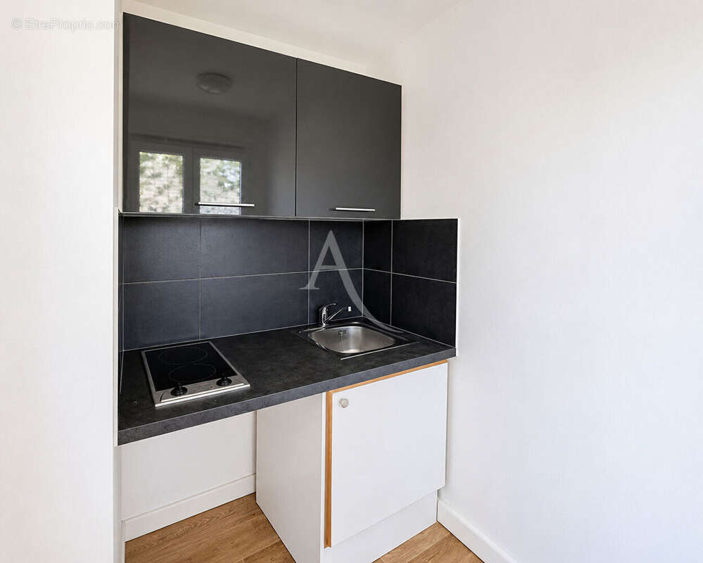 Studio à La Varenne Saint Hilaire de 23.55 m2 avec avec terrasse + cave + parking - photo 3