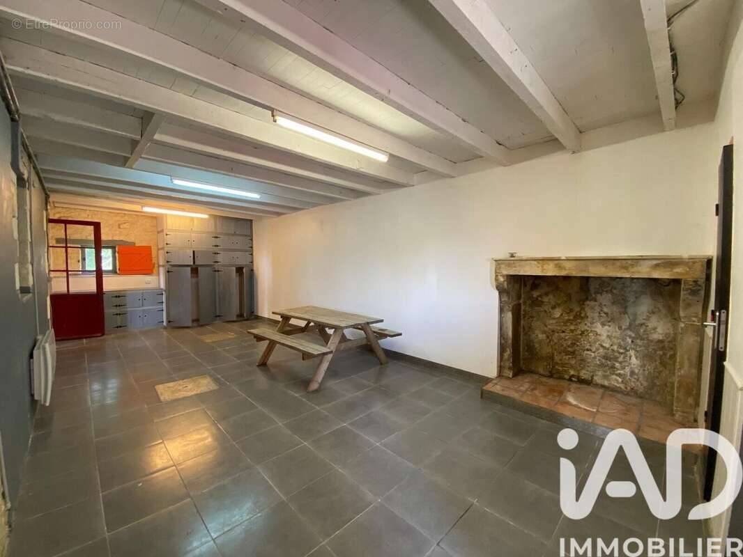 Maison 208 m² à Sainte-Eanne  - photo 4