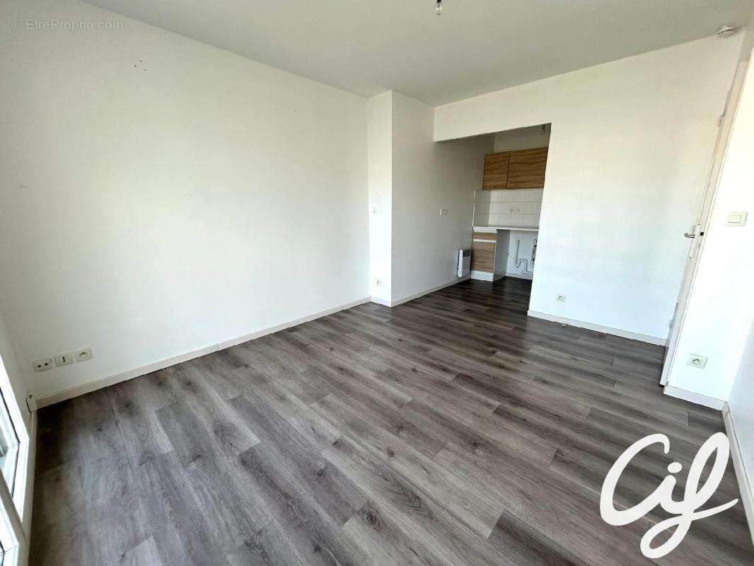 Appartement T1B NANTES Champ de Mars - 32.6 m2  138 000 Euros - photo 5