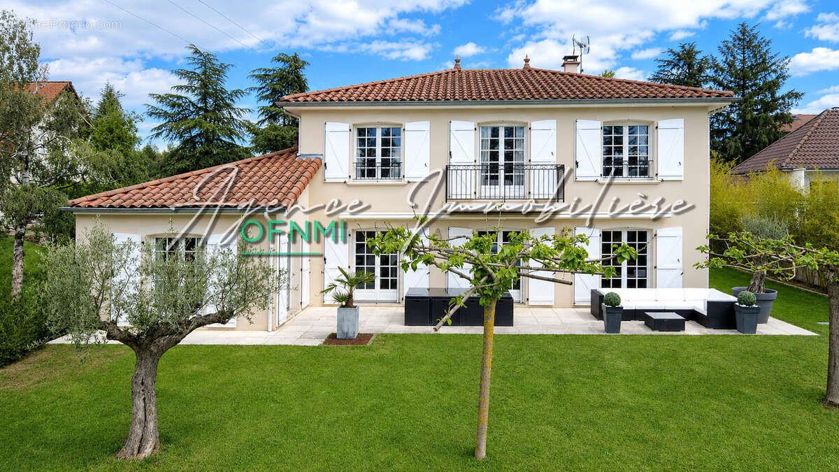 Maison à SAINT-BONNET-LES-OULES