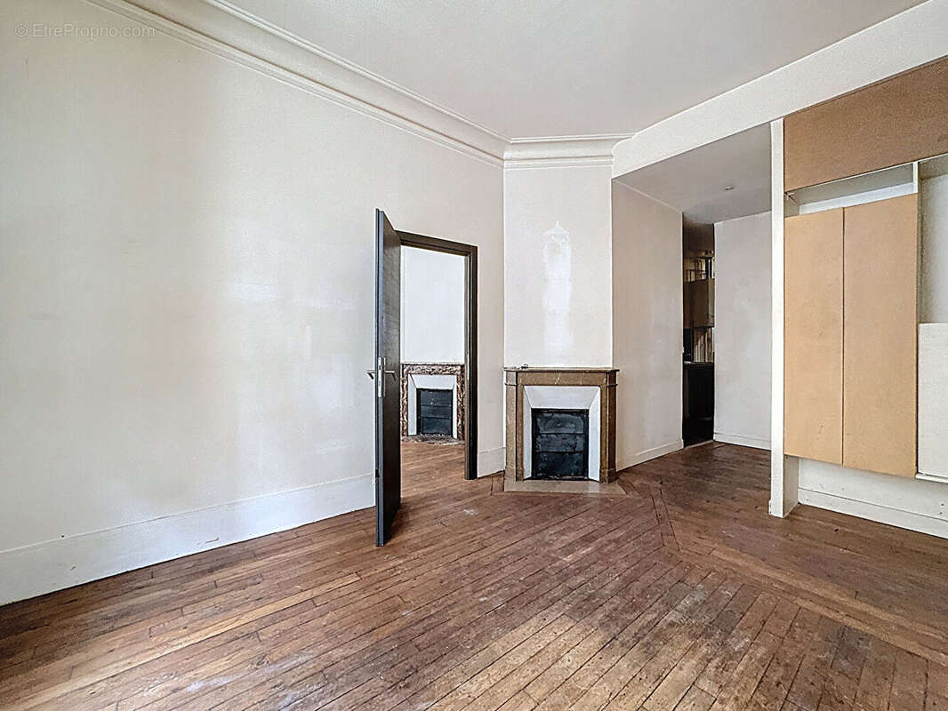 Appartement à PARIS-14E