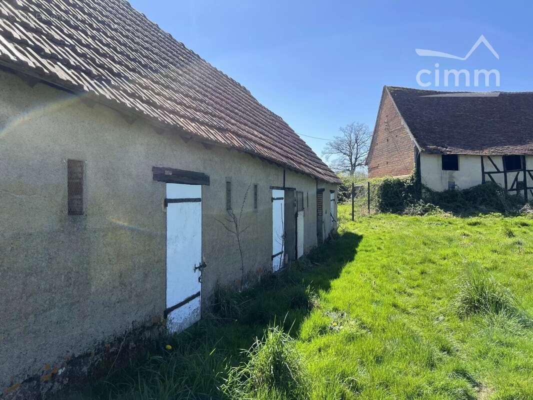 Maison à THIEL-SUR-ACOLIN