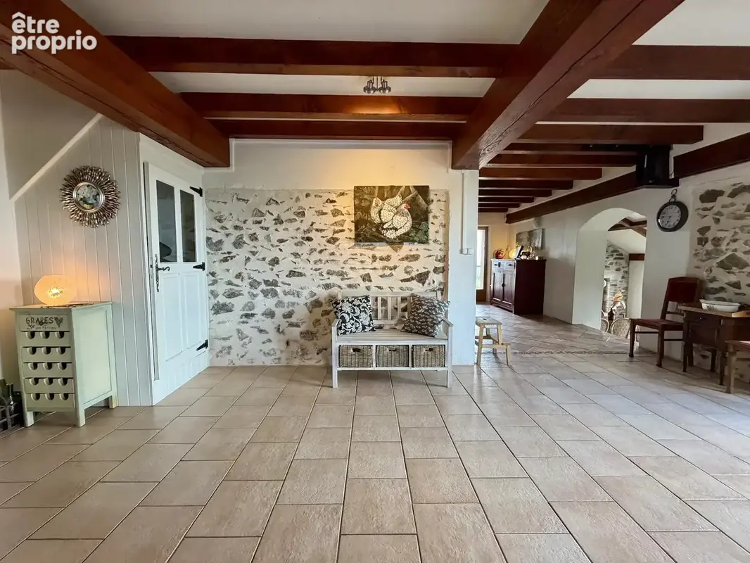 Grand ensemble, entièrement isolé avec 1,4 hectare à vendre près de Remilly - photo 8