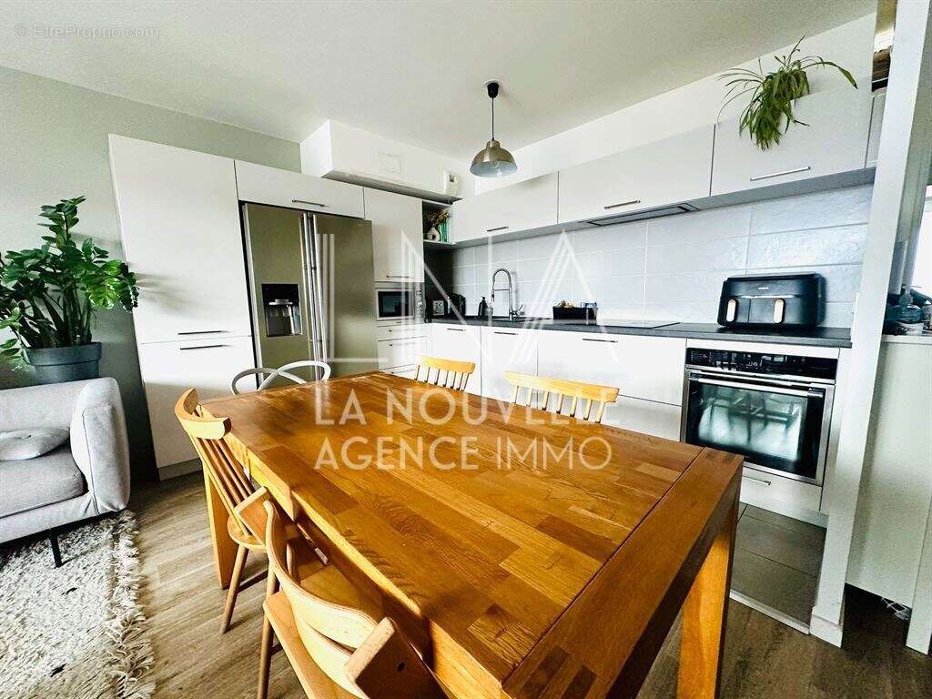 Romainville – Beau 3 pièces de 64 m² – Étage élevé – Balcon – DPE B/C - photo 3