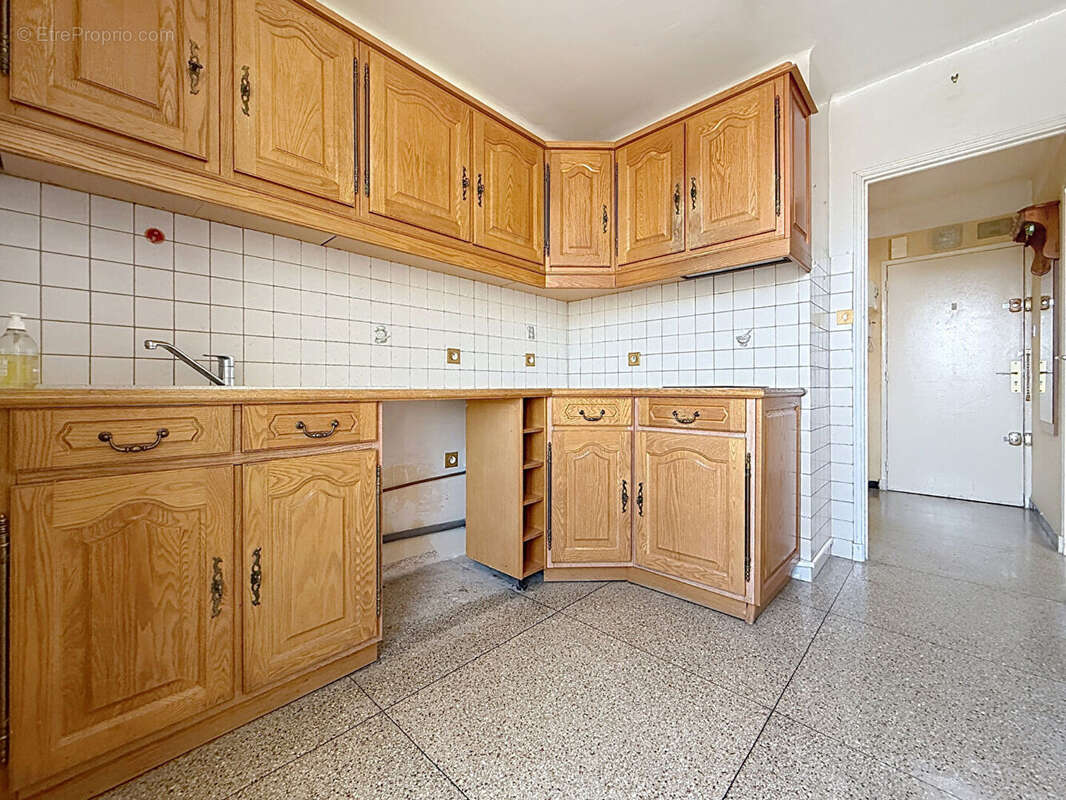 Appartement à MARSEILLE-4E