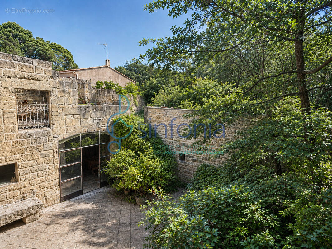 Maison à GALLARGUES-LE-MONTUEUX