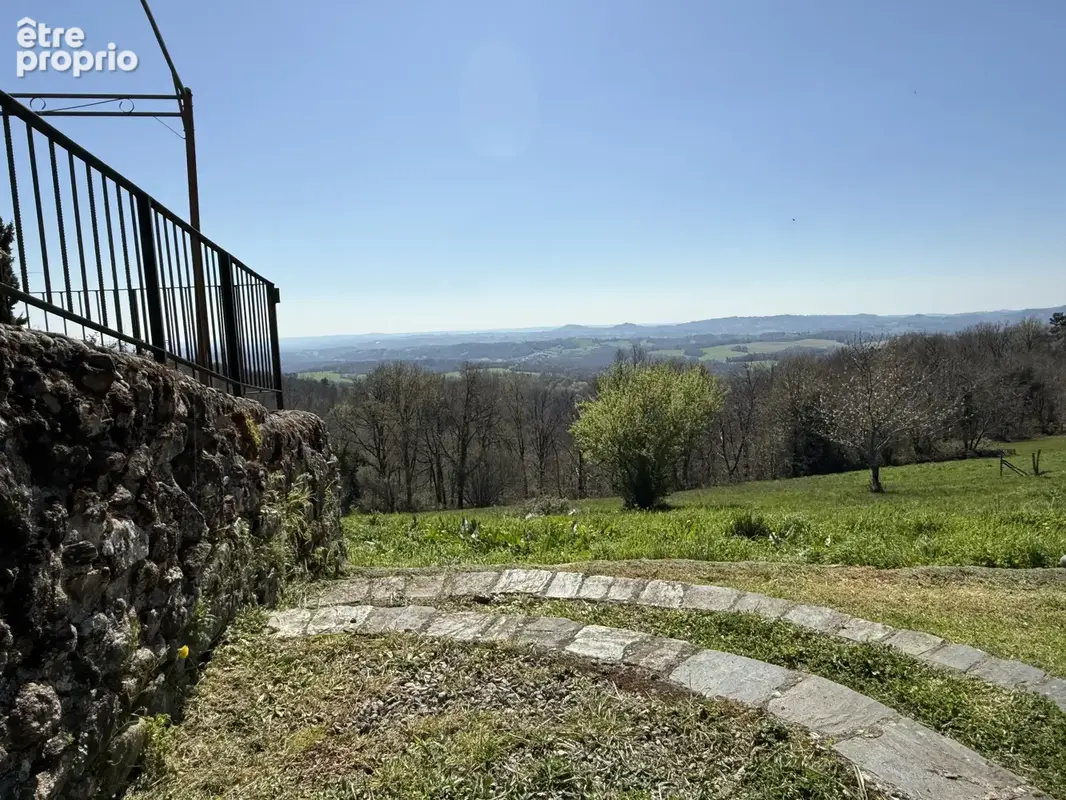 Propriete avec dependances et 11 ha de terrain - photo 8