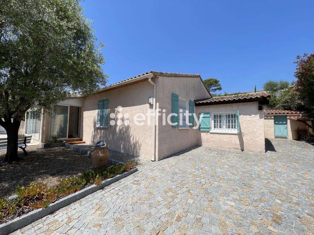 Maison à ROQUEBRUNE-SUR-ARGENS