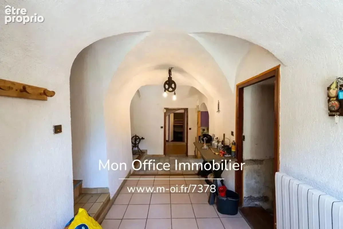 Référence : 7378-SCN - Maison de 500 m2 avec 4 appartements au Val des Près - photo 8