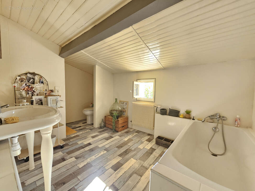 Maison à SAINT-BRES