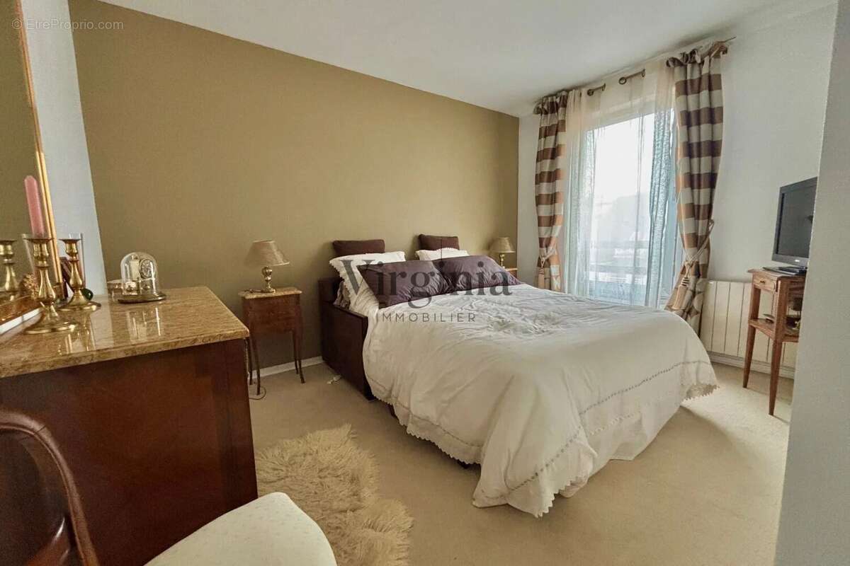 Appartement à CHARENTON-LE-PONT