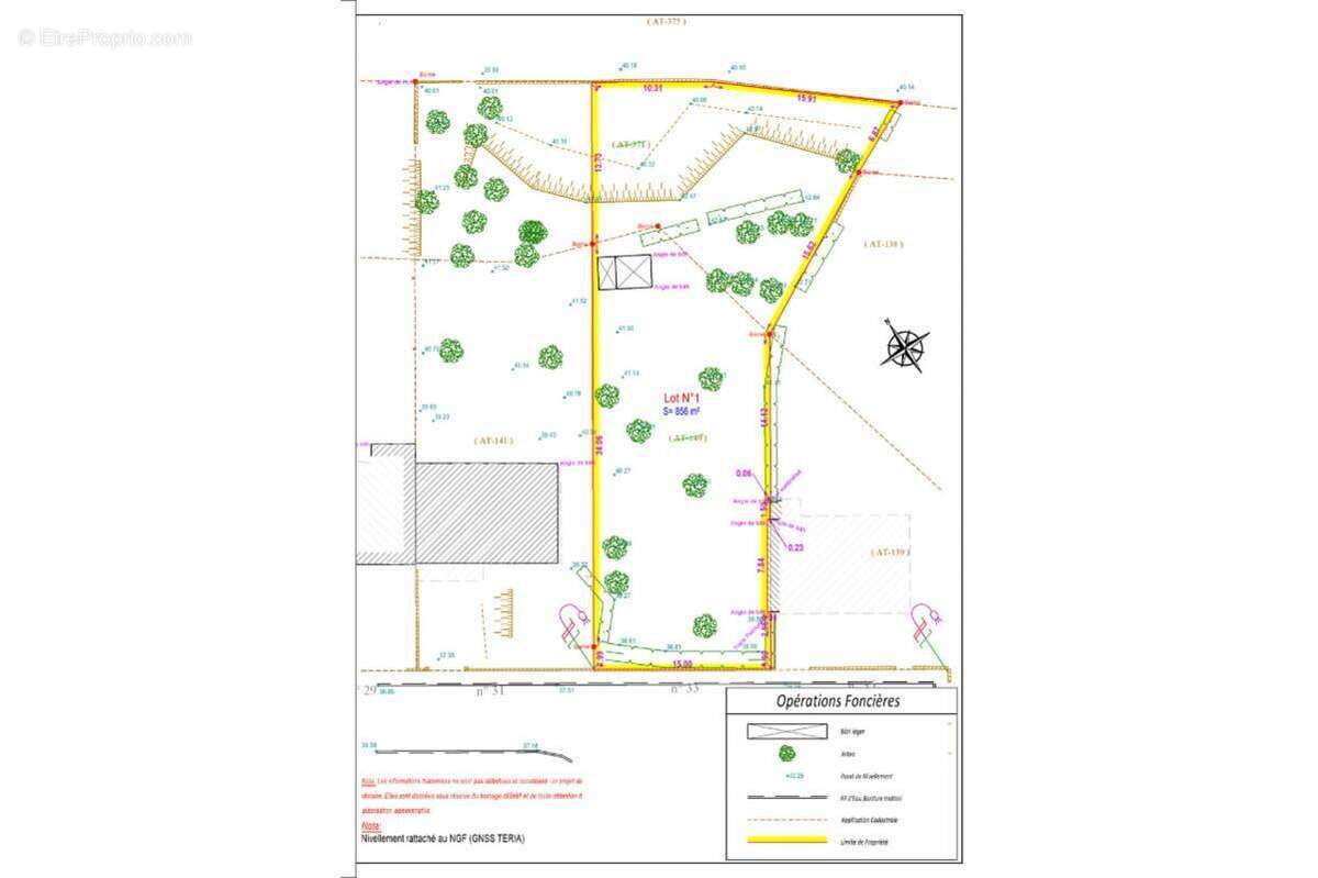 Terrain à SAINT-AVE