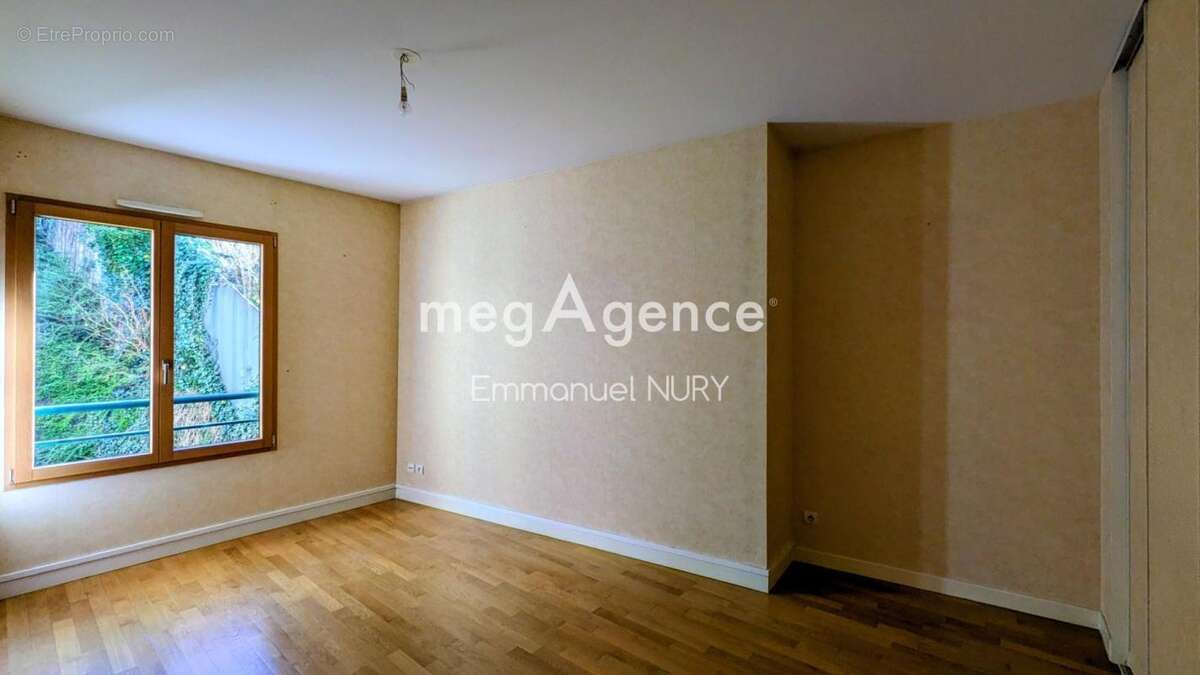 Appartement à CHARBONNIERES-LES-BAINS