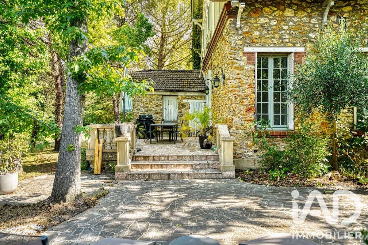 Maison 450 m² à Vaux-Sur-Seine  - photo 2