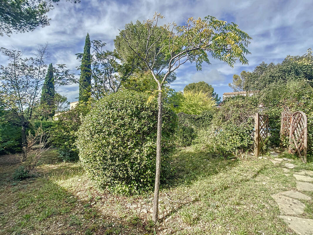 Maison à SAINT-CLEMENT-DE-RIVIERE