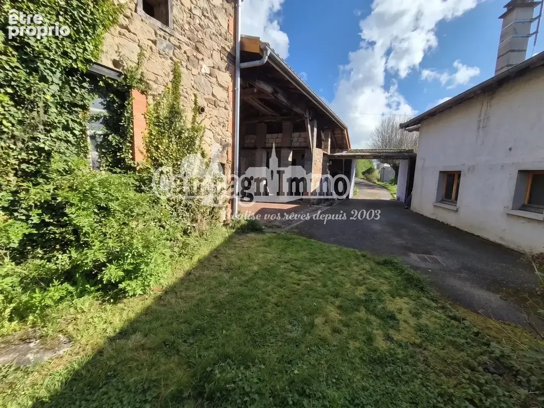 Maison de caractère avec terrain et dépendances. - photo 2