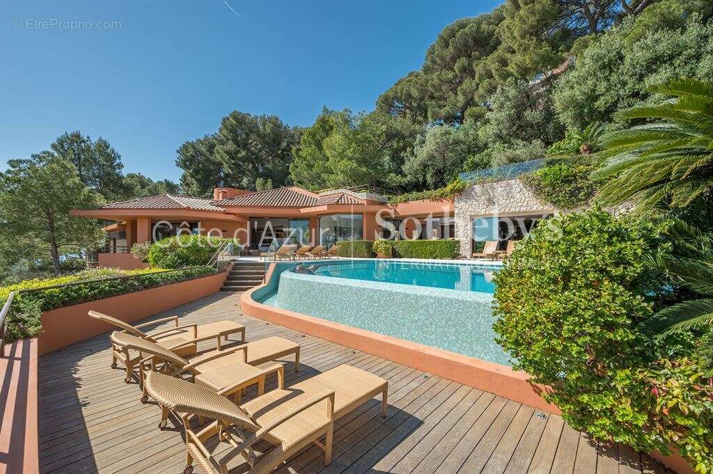 Saint Jean Cap Ferrat, domaine privé avec deux villas, parc paysager, piscine à débordement - photo 17