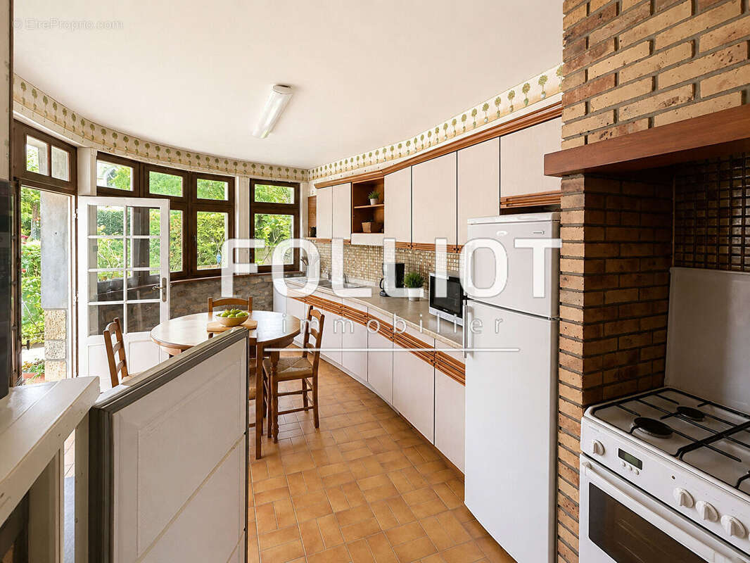 Maison spacieuse de 8 pièces à vendre à Sartilly Baie Bocage - Rare sur le marché ! - photo 3