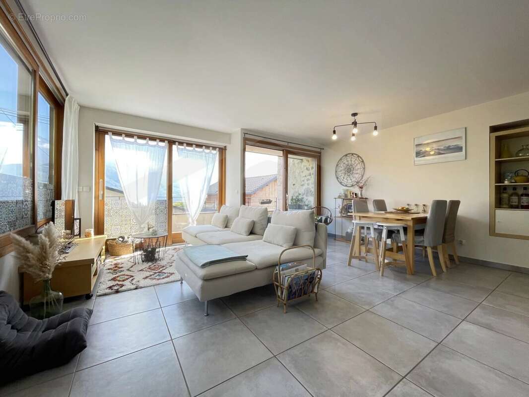 Maison à SAINT-NAZAIRE-LES-EYMES