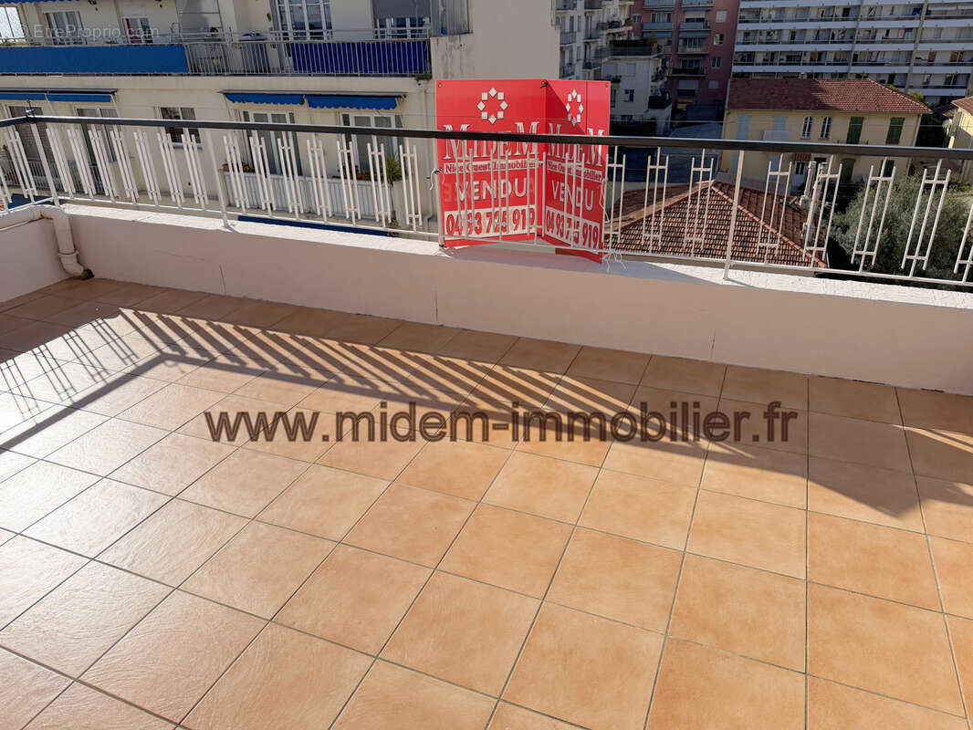 Nice Ouest Carras-Californie 3 P au calme étage élevé de 50 m2 + terrasse et loggia à 280000 euros - photo 14
