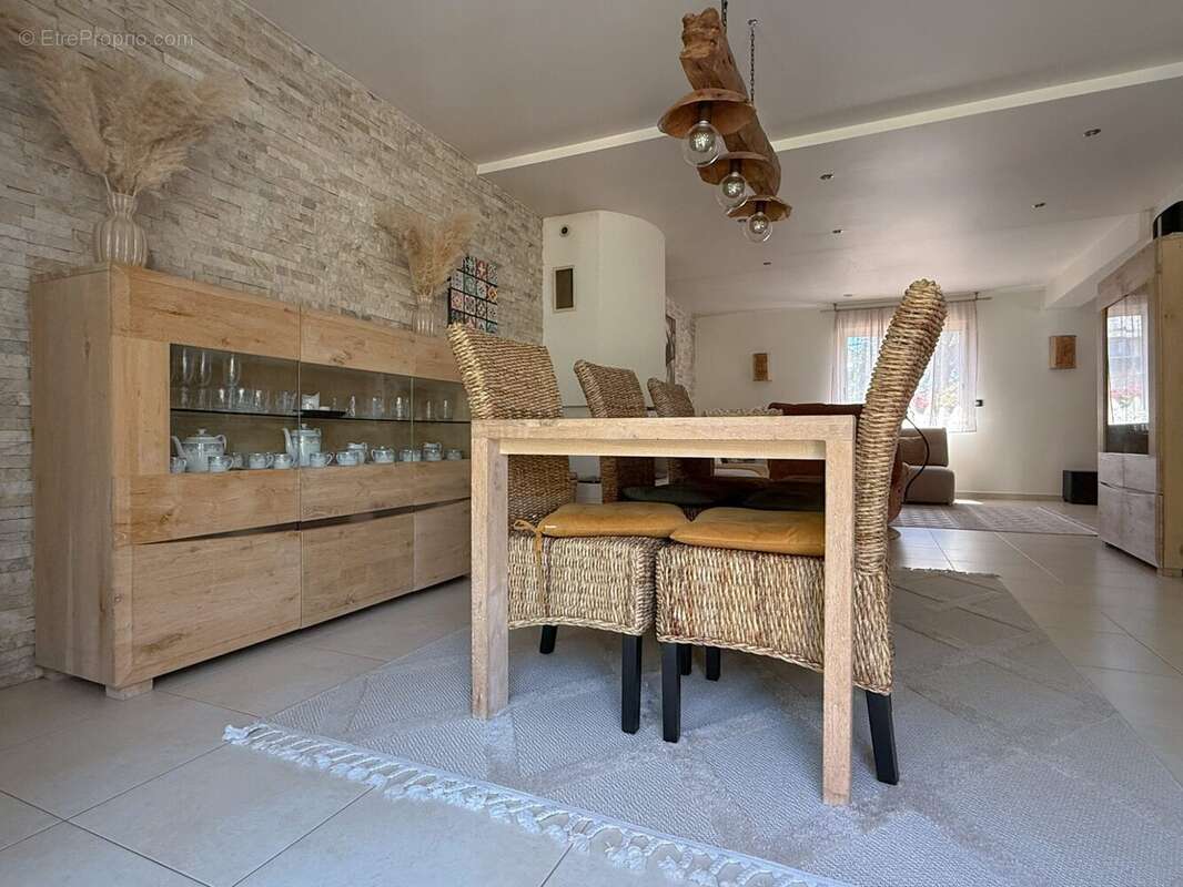 Maison à LINAS