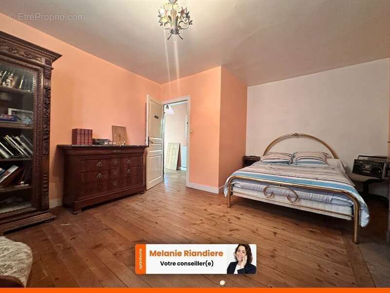 Maison de caractère 227m² - 6 chambres - Fort potentiel avec dépendance - LA FLÈCHE - photo 10
