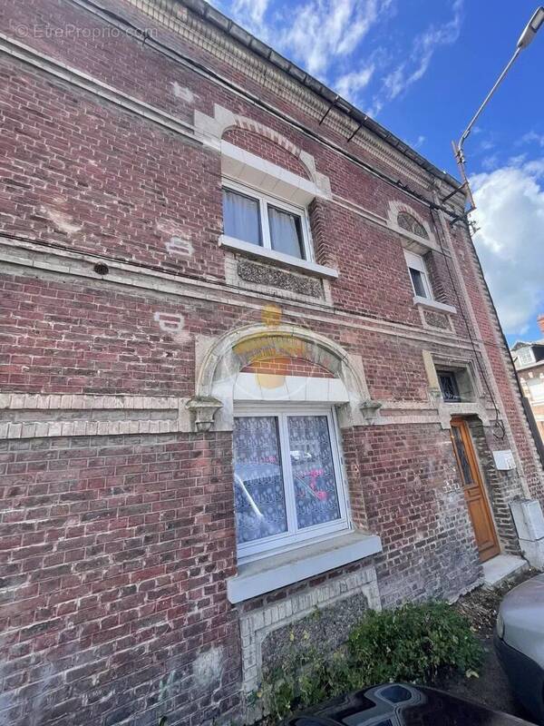 Maison à LA FERE