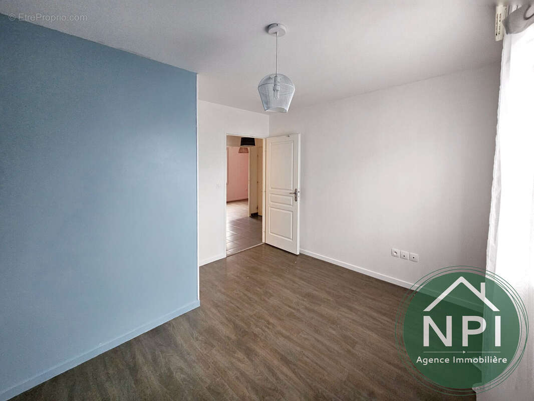 Maison à VAUX-LE-PENIL