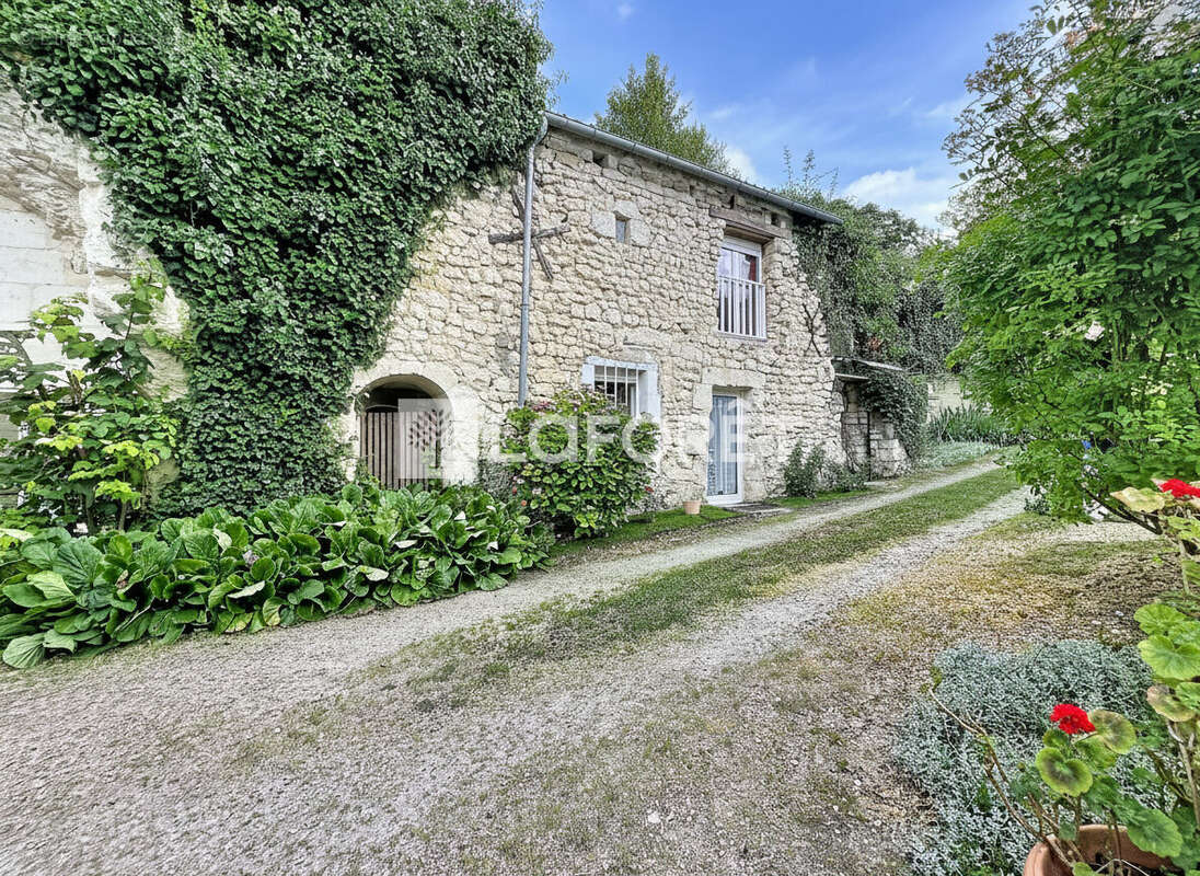 Maison Le Puy Notre Dame - photo 12