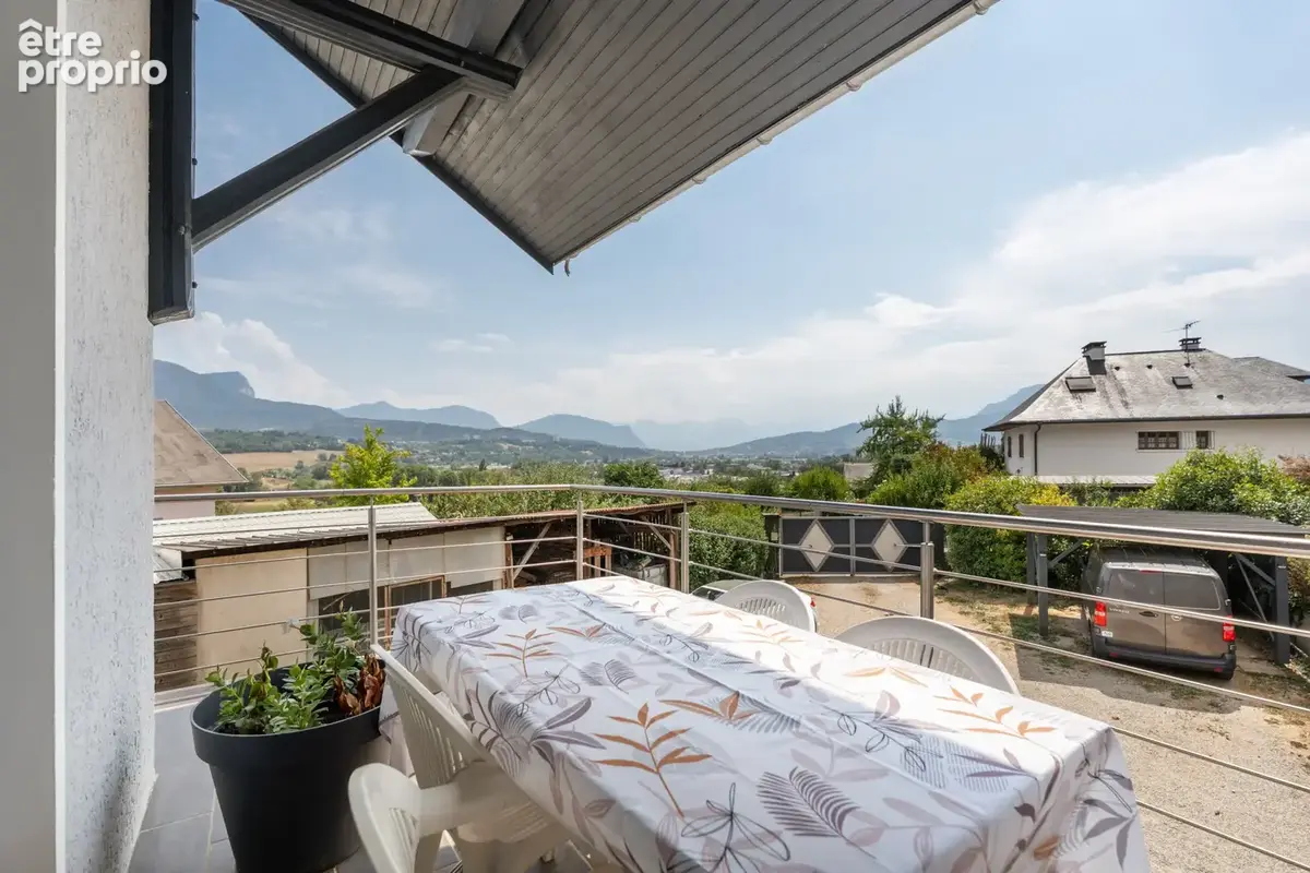 La Motte Servolex - Maison de 163 m2 - Sous-sol complet - Terrain de 1.972m2 - Piscine et jolie vue - photo 5