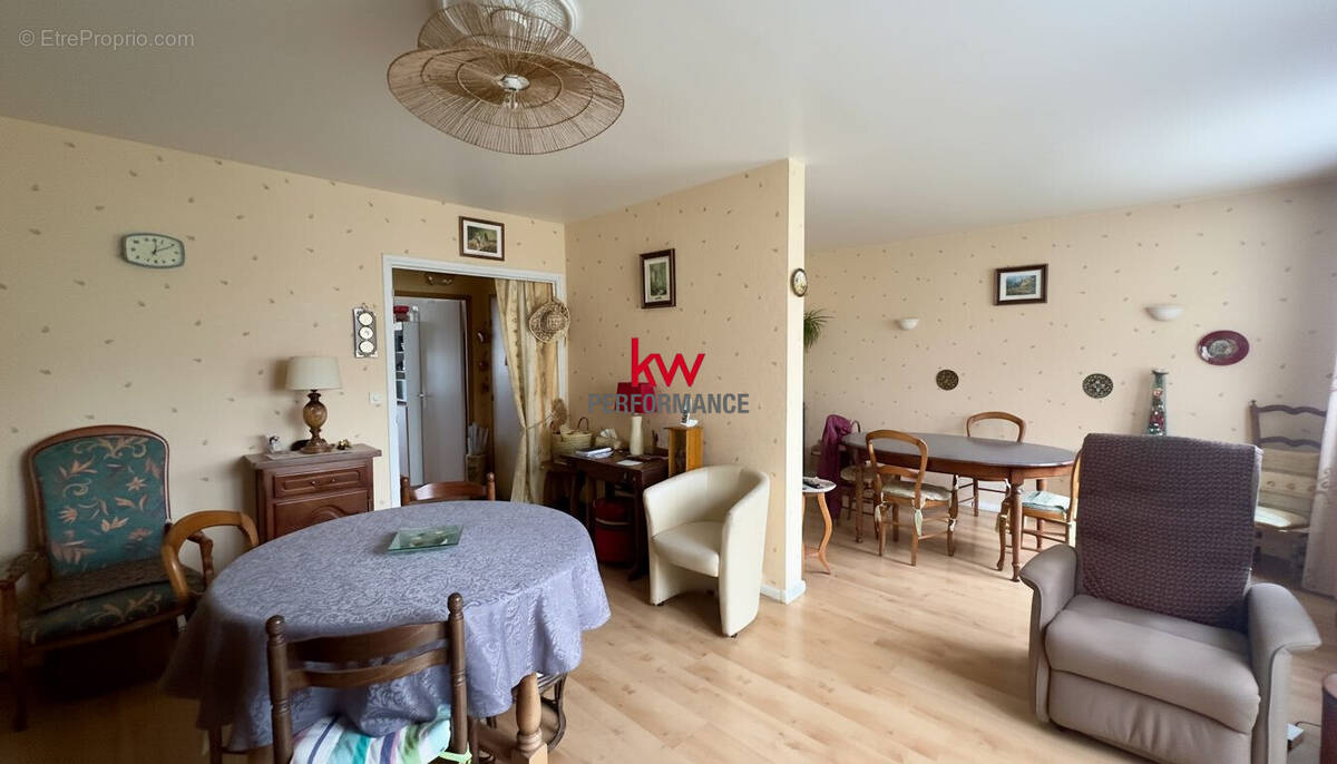 Appartement à EZANVILLE