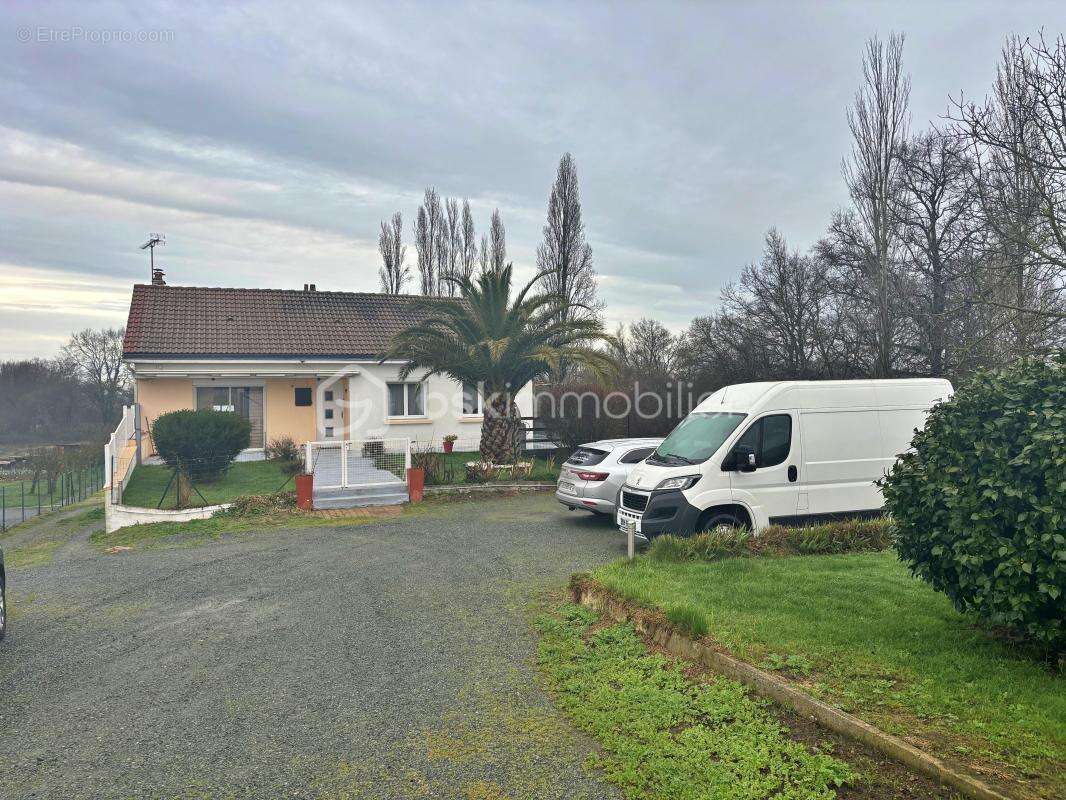 Maison à VENDRENNES