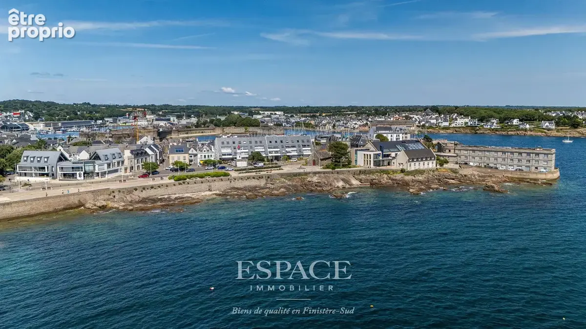 Face à la mer, au centre-ville de Concarneau - grand 2 pièces avec terrasse, parking et cave - photo 12