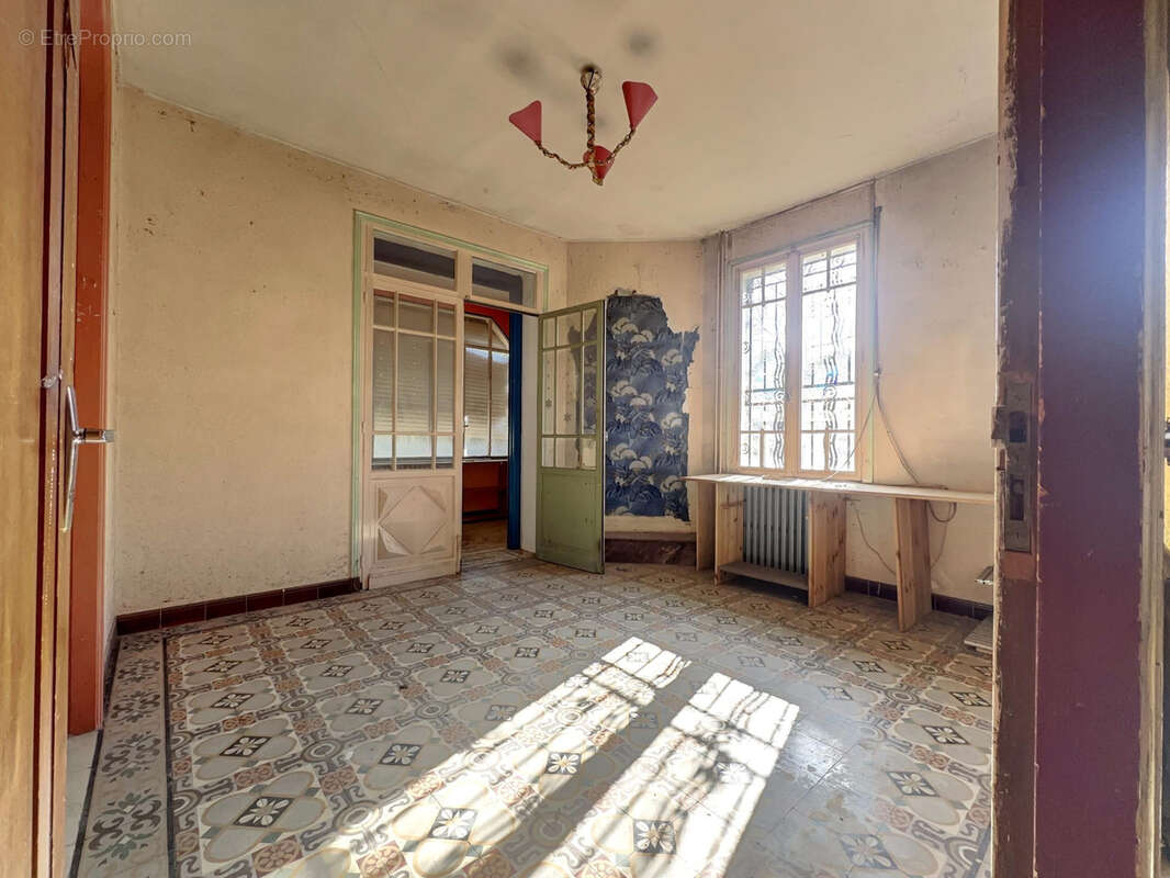 Maison bourgeoise des années 30 à Prades, sur parc - photo 2