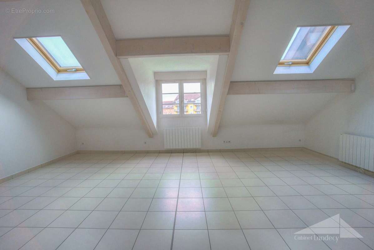 Appartement à SAINT-GENIS-POUILLY