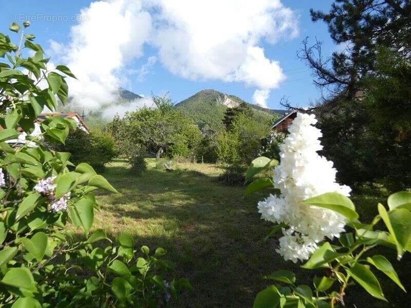 Terrain à LA ROCHE-DES-ARNAUDS