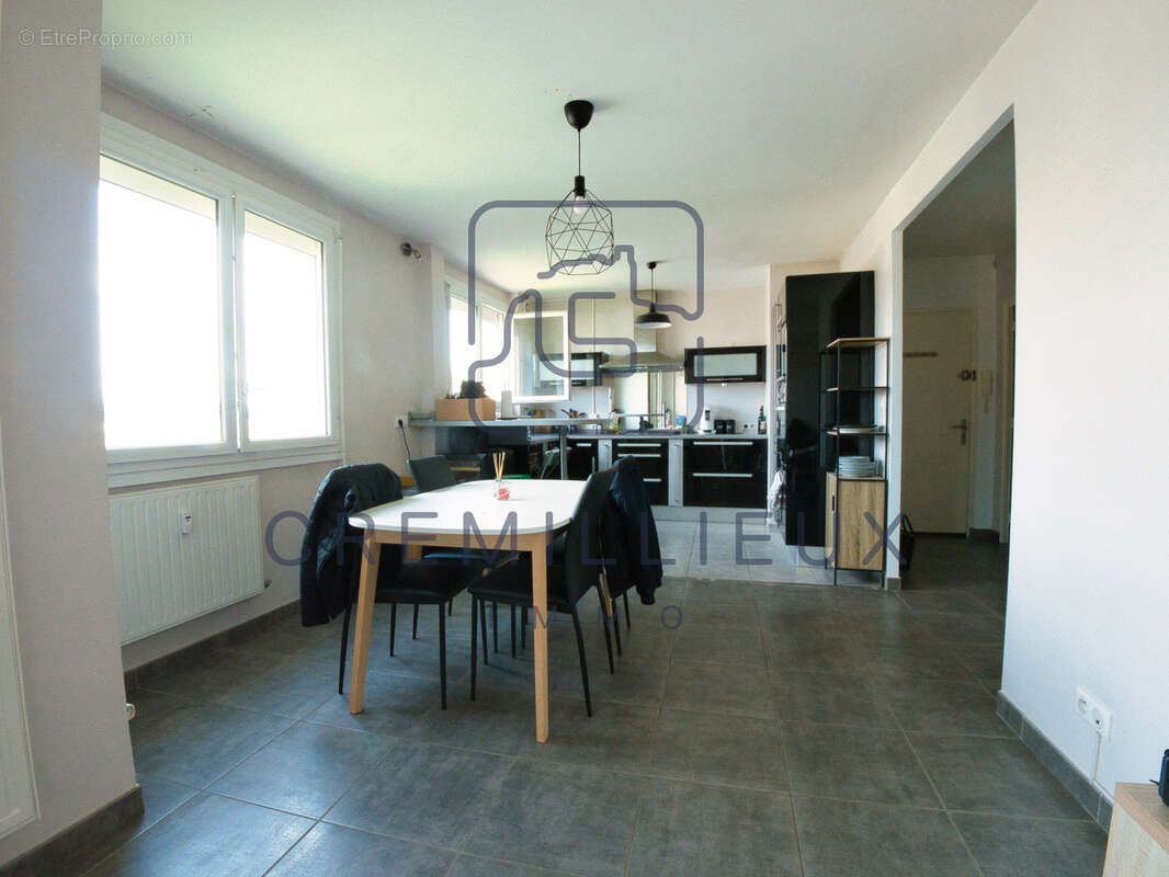 Appartement à GUILHERAND-GRANGES