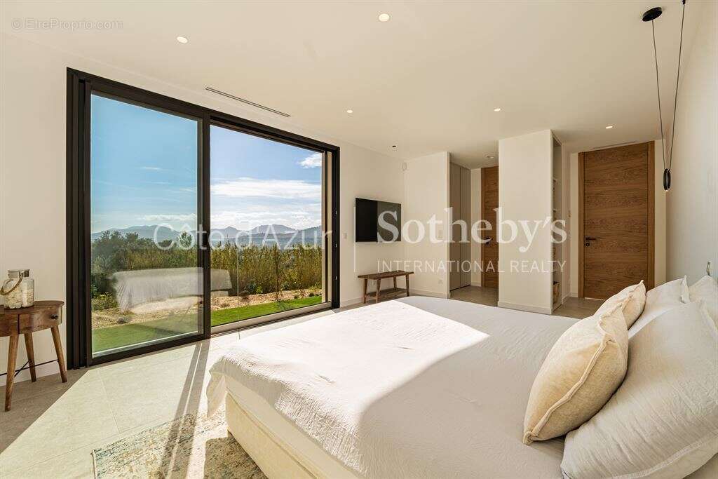 Mougins, villa de prestige avec vue panoramique, piscine, maison d'amis et parc privé - photo 14