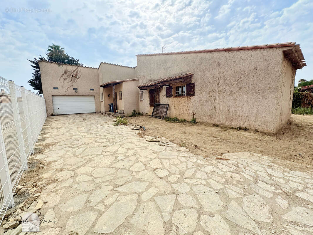 BOMPAS   Villa de caractère 139,6 m2 sur magnifique terrain de 1096 m2   À RÉNOVER - photo 5