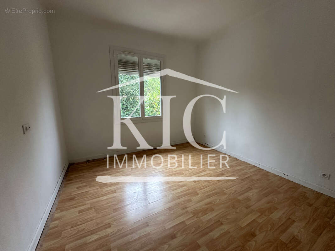 PROCHE CARCASSONNE - Maison familiale 195 m2, 4 chambres, jardin avec piscine - photo 8