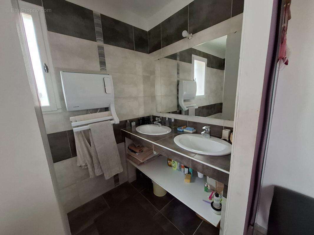 Sault (84390)  villa 200 m², 5 chambres avec gîte et piscine intérieure, garage, terrain 1700 m² - photo 5
