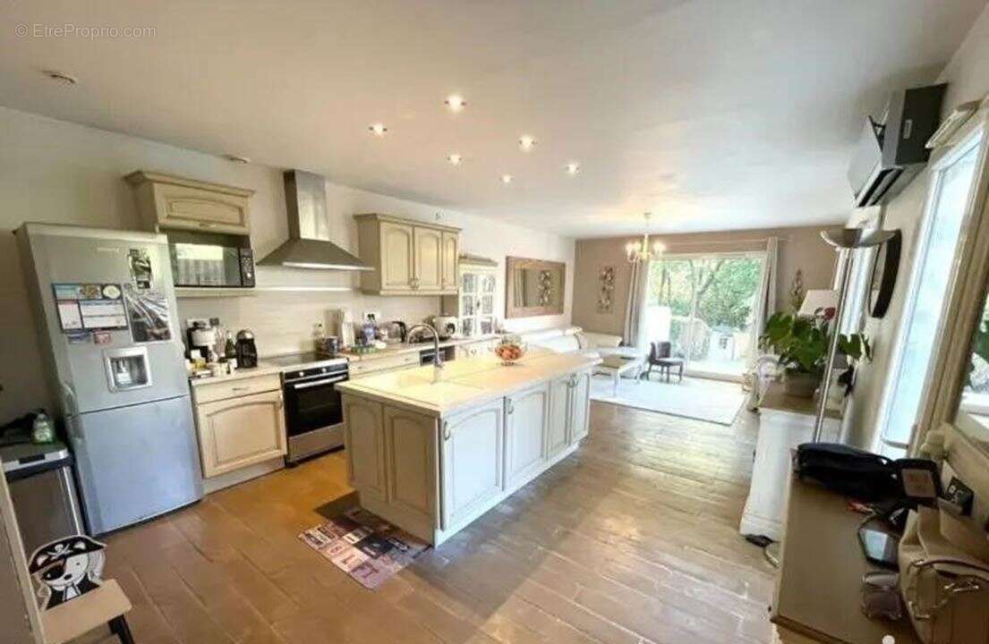 Maison à LA ROQUETTE-SUR-SIAGNE