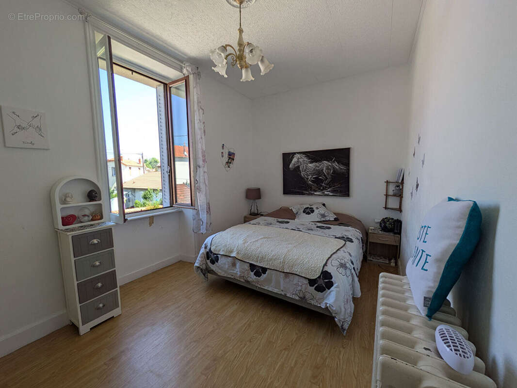 Appartement à LE COTEAU