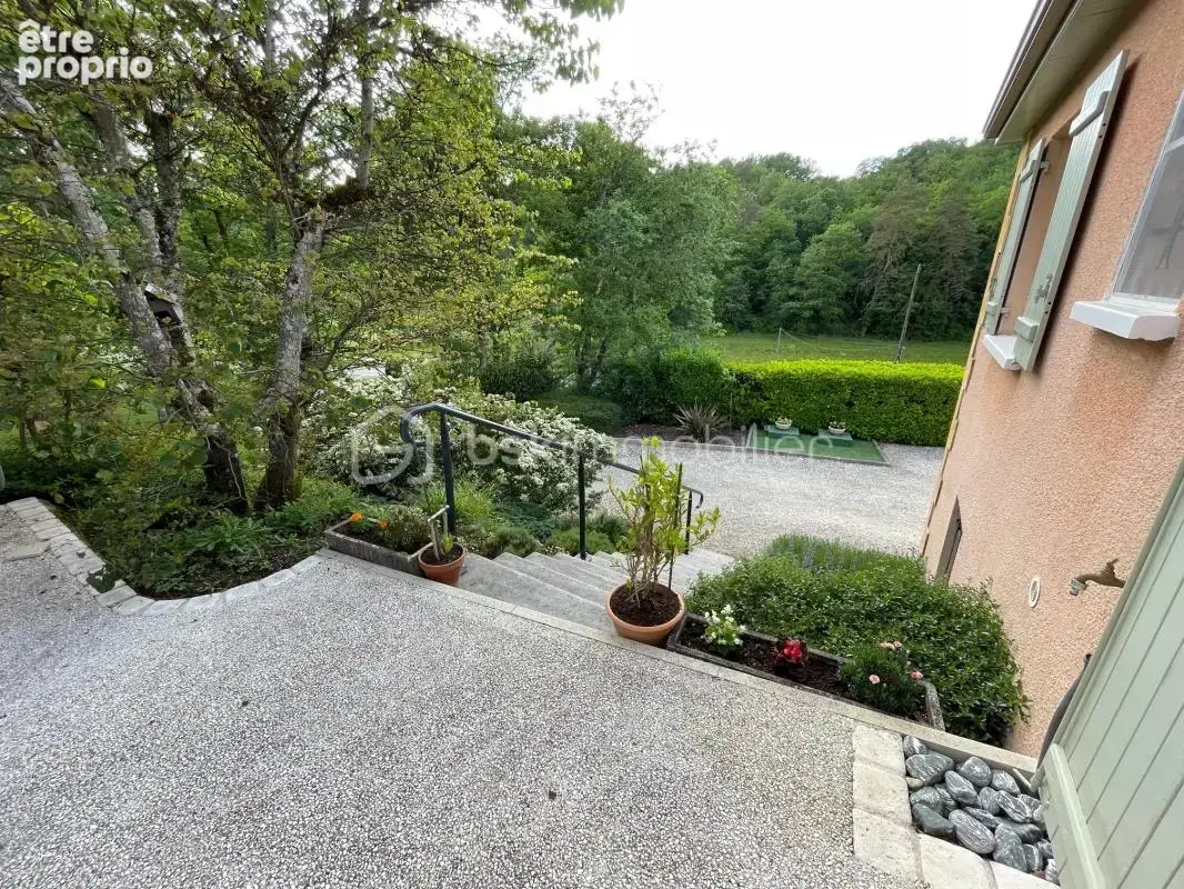 Maison sur sous-sol complet rénovée avec soins sur 3532 m² de terrain non clos - photo 28