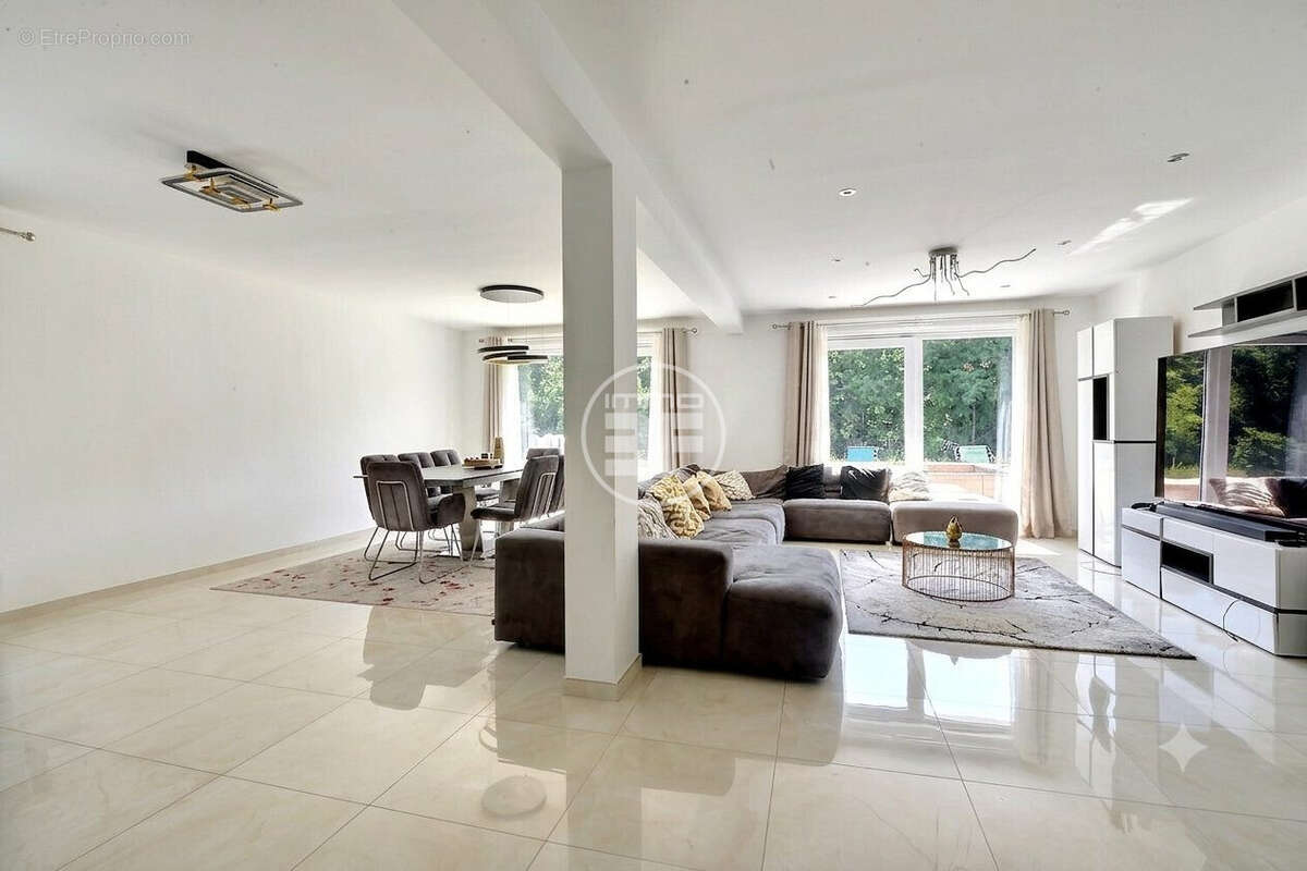 Maison 165 m² à Saint-Louis  - photo 6