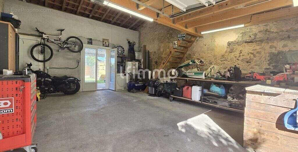 Maison avec grand garage et jardin - photo 8
