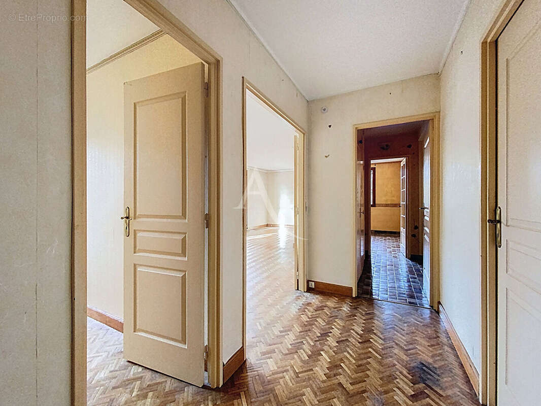 Appartement à MAREIL-MARLY