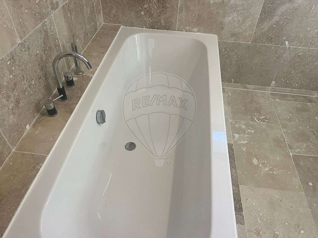 Maison à CHAILLEVETTE